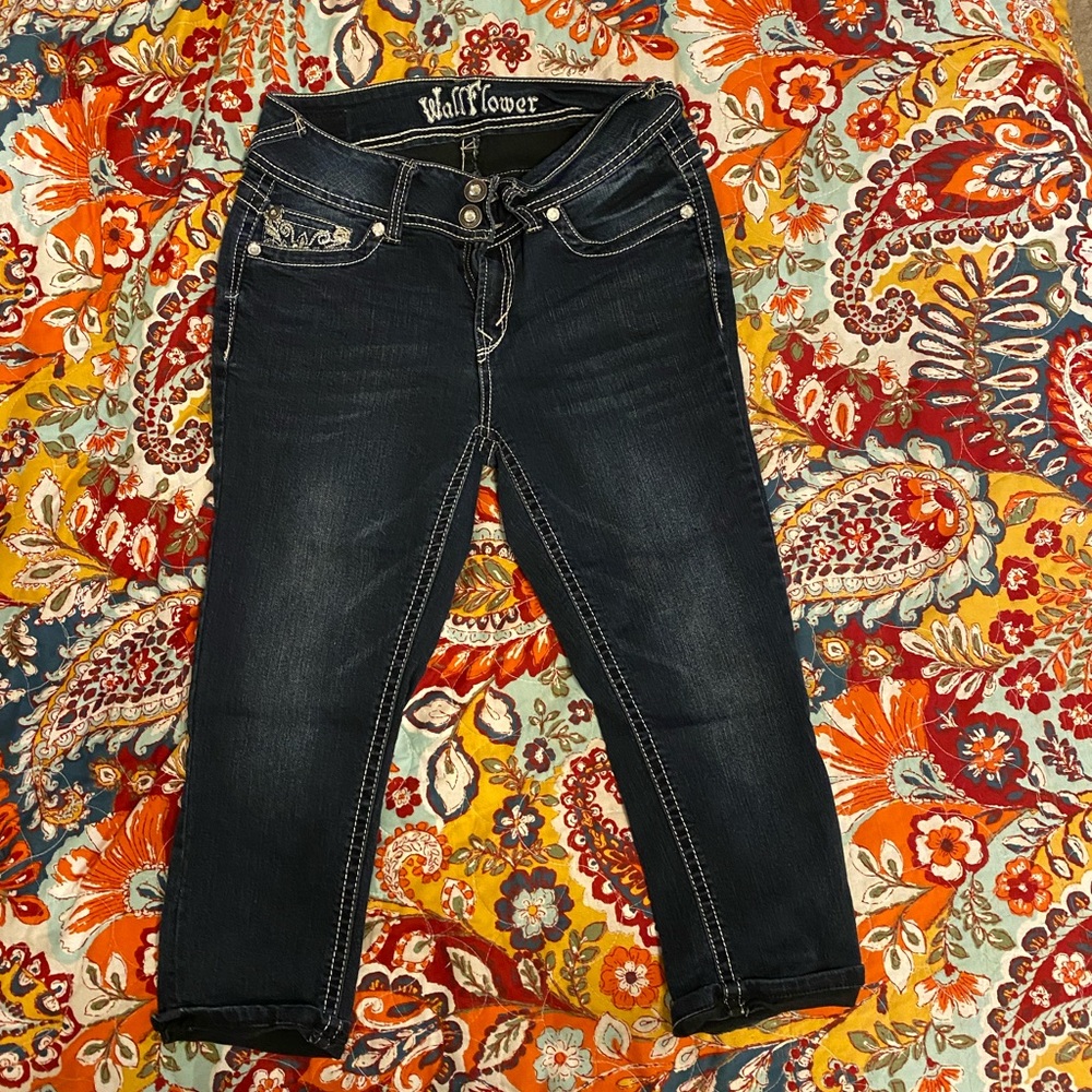 Dark washed capris